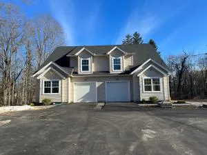 Beautiful Furnished 5-Bedroom House in Great Neighborhood - Bloomfield