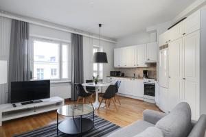 Kotimaailma Apartments Kamppi - 2BR in the city center with key code