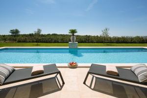 Villa Nevija u Ladicima for 10 people with sea view & sports complex in Central Istria 