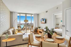 Infinite View - Balcony- Amazing Pool- Near Beach