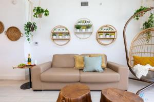 Tropical Apartment - Balcony - Resort with Pool and Gym