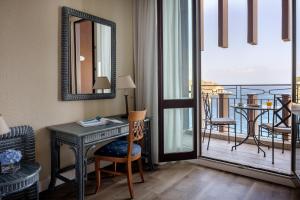 Deluxe Double or Twin Room with Sea View