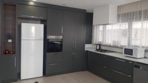 6 Central Location, Close To Beaches And Anywhere