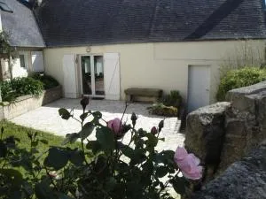 Maison bretonne avec une jolie cour fermée et fleurie avec WIFI à TREBEURDEN - Réf 679 - Trébeurden