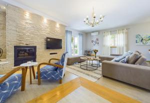 Rustic Villa Azzurra with pool in Sv Lovrec