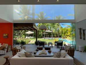 Casa de Praia em Interlagos - 4 suítes a poucos metros do mar