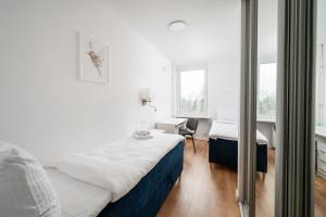 Krasiński Garden Comfort Apartment by BookingHost