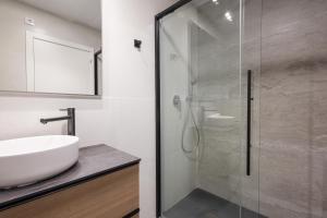 J Center Apartments - Patraix - AC & WiFi - 10 min City Center