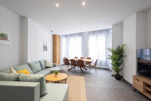J Center Apartments - Patraix - AC & WiFi - 10 min City Center