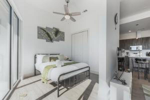 Snazzy loft style 2BR I Gym I Parking I Workspace