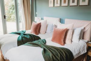 Two Luxury Cosy Cottages