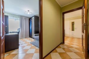 Апартаменти 3-кімнатні, поруч з м. Печерська