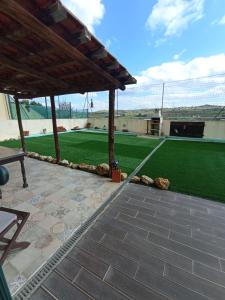 Alojamento - Apartamento ou quarto - Estacionamento à porta