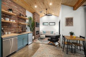 Petit Paradis Studio with hot tub