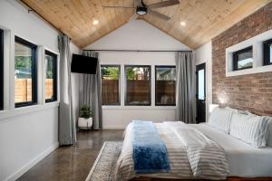 Petit Paradis Studio with hot tub