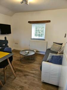 The Hayloft, Bijou & Cosy, Porthtowan beach 2 miles