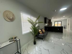 Luxe 3 bed & 3 bath Minutes from Design district