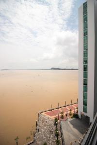 Vista frente al rio, exclusivo con piscina