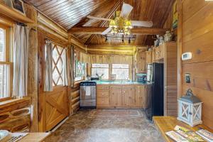 Lake Lucerne - Treehouse Cabin #01