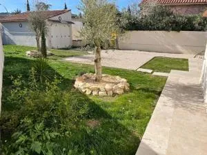 Bas de villa avec jardin - Martigues
