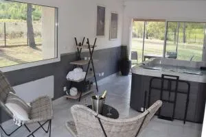 Villa Gard'iguette avec SPA entre vignes &garrigue - Brouzet