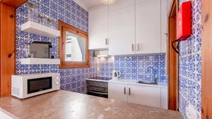 Comfy 2 BDR Apartment W Balcony by LovelyStay