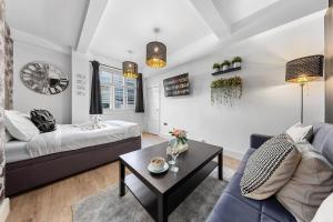 1 BR Apt By Regal Realms Short Lets & Serviced Accommodation Central London 2 Mins from Paddington Station