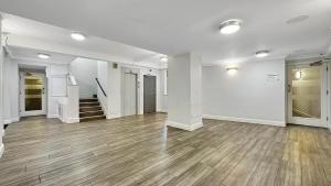 1 BR Apt By Regal Realms Short Lets & Serviced Accommodation Central London 2 Mins from Paddington Station