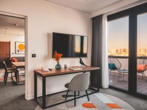 Hotels Novotel Paris Vaugirard Montparnasse : Suite Exécutive avec 1 Lit Double et 1 Canapé-Lit Double - Vue sur Tour Eiffel