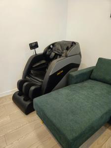 The Bohemian Connection, Rezerva acum studio Ultracentral Spatios si Curat, Scaun Masaj, Ceai, cafea, apa filtru, parcare publica gratuita