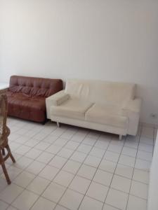 POUCOS PASSOS da PRAIA da Enseada, MELHOR praia do Guaruja e ao lado de vários estabelecimentos, podendo fazer tudo a pé !