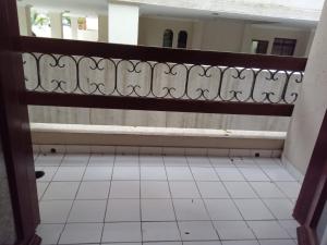 POUCOS PASSOS da PRAIA da Enseada, MELHOR praia do Guaruja e ao lado de vários estabelecimentos, podendo fazer tudo a pé !