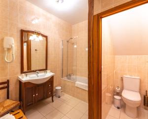 Hotels Hotel De La Cloche : photos des chambres