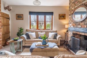 Samphire Cottage by Big Skies Cottages