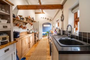 Samphire Cottage by Big Skies Cottages