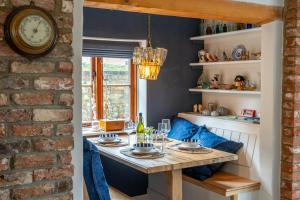 Samphire Cottage by Big Skies Cottages