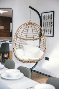 Large 9 Bedroom House for Families and Work Crews Hot Tub Parking Wi-Fi