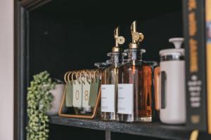 Large 9 Bedroom House for Families and Work Crews Hot Tub Parking Wi-Fi