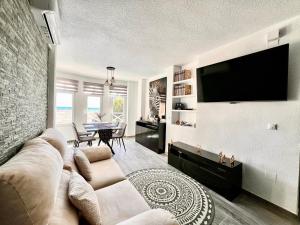 Apartamento de lujo con piscina y vistas al mar en Torrevieja