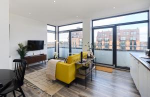 The Harlesden Classic - Lovely 2BDR Flat with Balcony