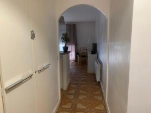 T2 lumineux avec balcon près des Thermes - FR-1-503-144