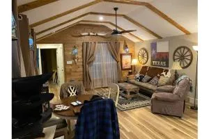 Stockyards-Walk 1 Block to StockYards-Cowboy Cabin - Lake Worth