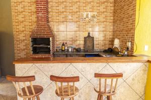 Casa c Wi-Fi, piscina e churrasqueira em Itanhaem