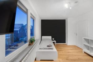 Moderne Wohnung mit Garten & Küche