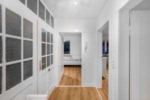 Moderne Wohnung mit Garten & Küche