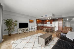 OCEAN VIEW 10th floor condo at the Laketown Wharf 1004