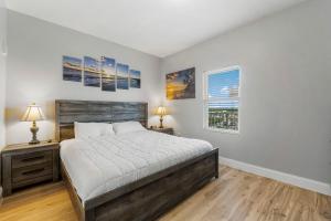 OCEAN VIEW 10th floor condo at the Laketown Wharf 1004