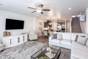 Canyon Crest Escape