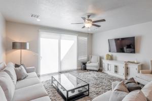 Canyon Crest Escape