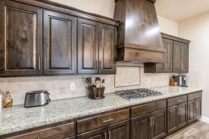 9th Hole Clubhouse Stroll